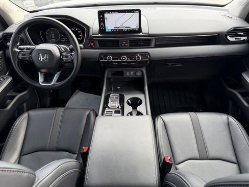 Used 2025 Honda Pilot Touring image 12