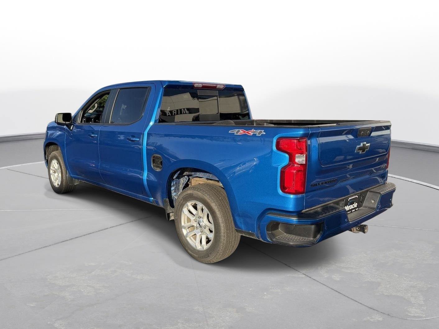 Used 2024 Chevrolet Silverado 1500 RST w/ Convenience Package II AWD/4WD image 2