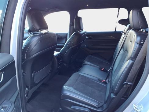 Used 2023 Jeep Grand Cherokee L Altitude image 12