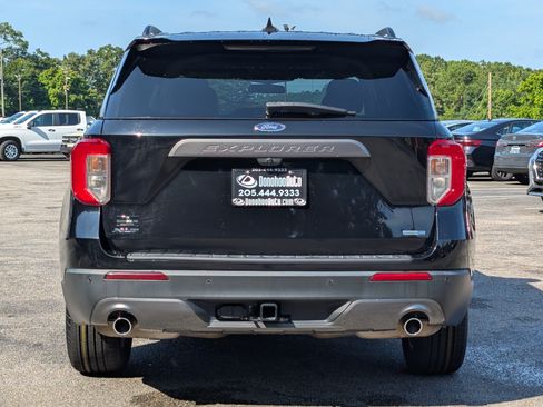 Used 2022 Ford Explorer XLT w/ Equipment Group 202A AWD/4WD image 8