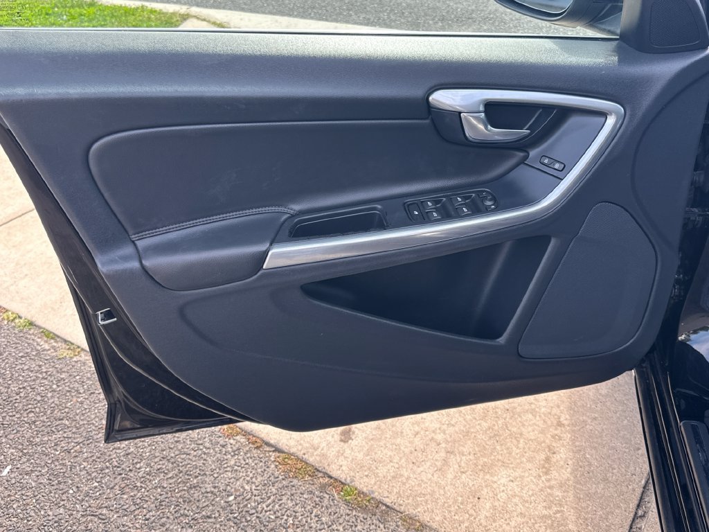 Used 2017 Volvo V60 T5 Premier FWD image 12