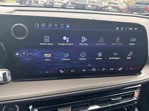 Used 2025 Chevrolet Traverse LT image 37