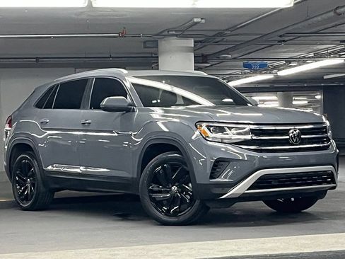 Used 2023 Volkswagen Atlas Cross Sport SE w/ Panoramic Sunroof Package AWD/4WD image 2