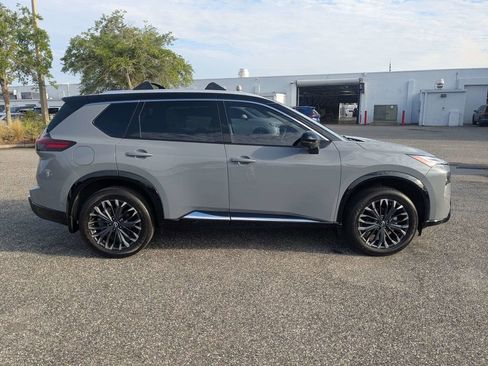 Used 2025 Nissan Rogue Platinum w/ Platinum Premium Package FWD image 3