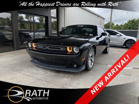 Used 2022 Dodge Challenger GT RWD image 1