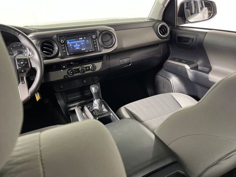Used 2018 Toyota Tacoma SR5 RWD image 17