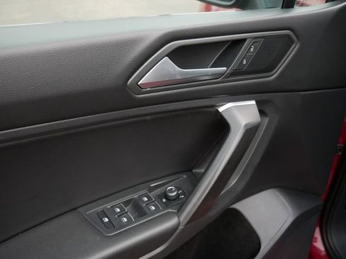 Used 2021 Volkswagen Tiguan SE image 17