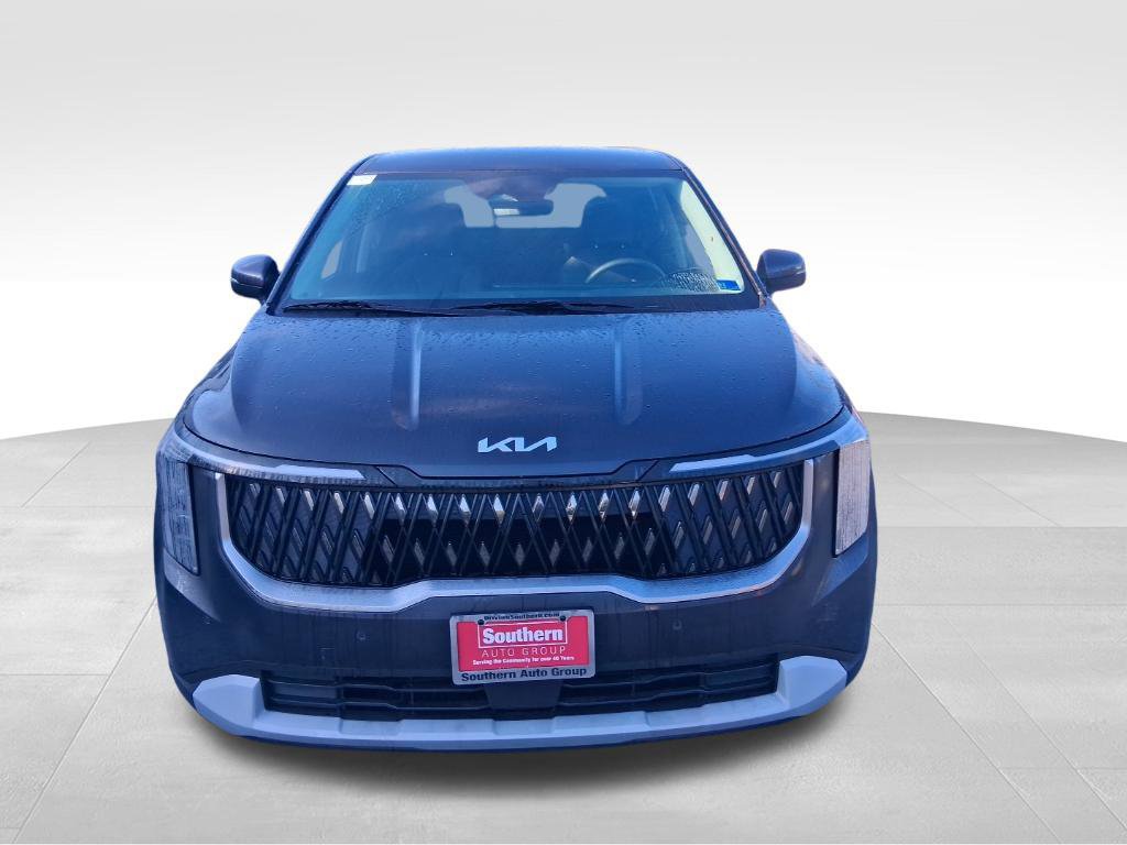 Used 2026 Kia Carnival LX FWD image 2
