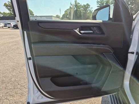 Certified 2025 GMC Yukon Denali Ultimate AWD/4WD image 23
