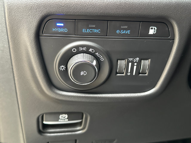 Used 2022 Jeep Grand Cherokee Summit AWD/4WD image 29