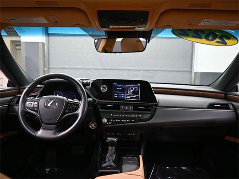 Certified 2022 Lexus ES 350 w/ Premium Package image 26