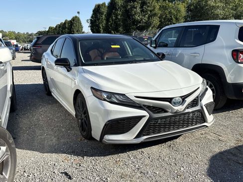 Used 2025 Toyota Camry LE FWD image 3