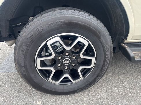 Used 2025 Ford Bronco Outer Banks image 8