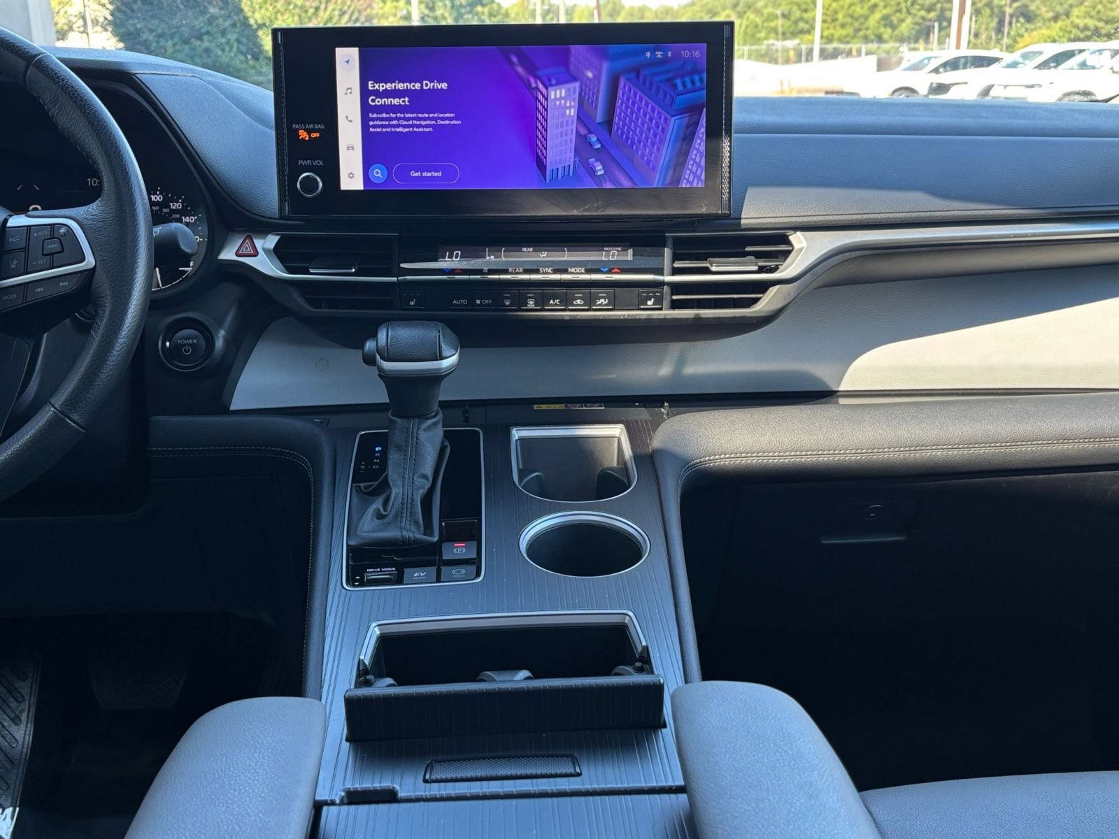 Used 2025 Toyota Sienna XLE FWD image 16
