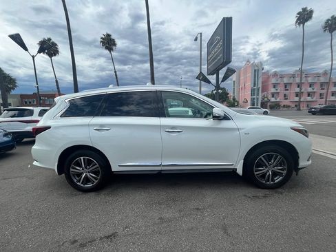 Used 2020 INFINITI QX60 Luxe w/ Essential Package FWD image 3