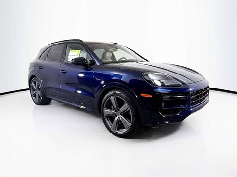 New 2025 Porsche Cayenne Turbo image 7