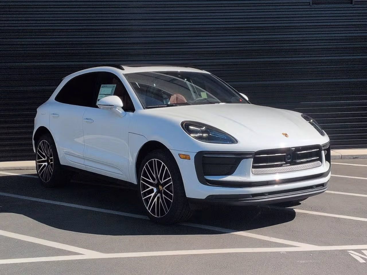 Certified 2026 Porsche Macan AWD/4WD image 7