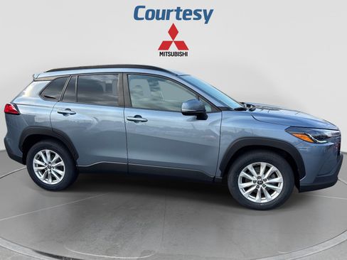 Used 2022 Toyota Corolla Cross LE AWD/4WD image 6