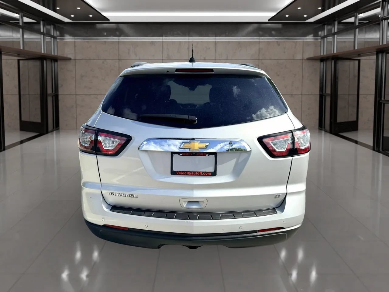 Used 2017 Chevrolet Traverse LT FWD image 4