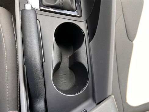 Used 2024 Hyundai Elantra SEL image 32