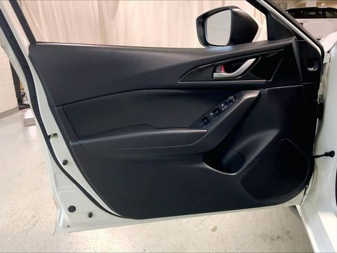 Used 2016 MAZDA MAZDA3 i Touring image 21