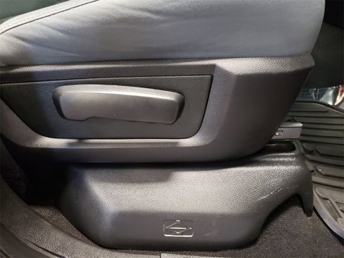 Used 2018 RAM 2500 Tradesman w/ Chrome Appearance Group image 16