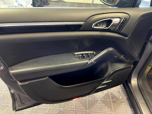 Used 2012 Porsche Cayenne image 21