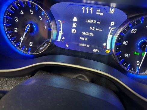 Used 2025 Chrysler Pacifica Select FWD image 11
