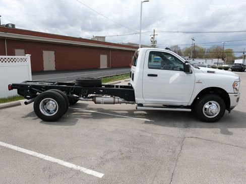 New 2024 RAM 3500 Tradesman image 2