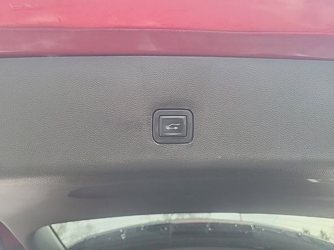 Used 2019 Chevrolet Traverse LT w/ LPO, Floor Liner Package image 32