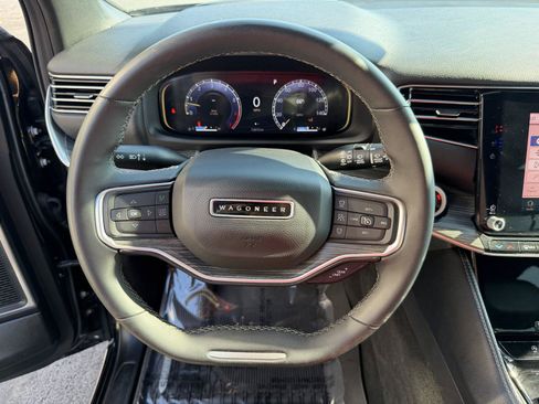 Used 2024 Jeep Wagoneer Series III AWD/4WD image 31