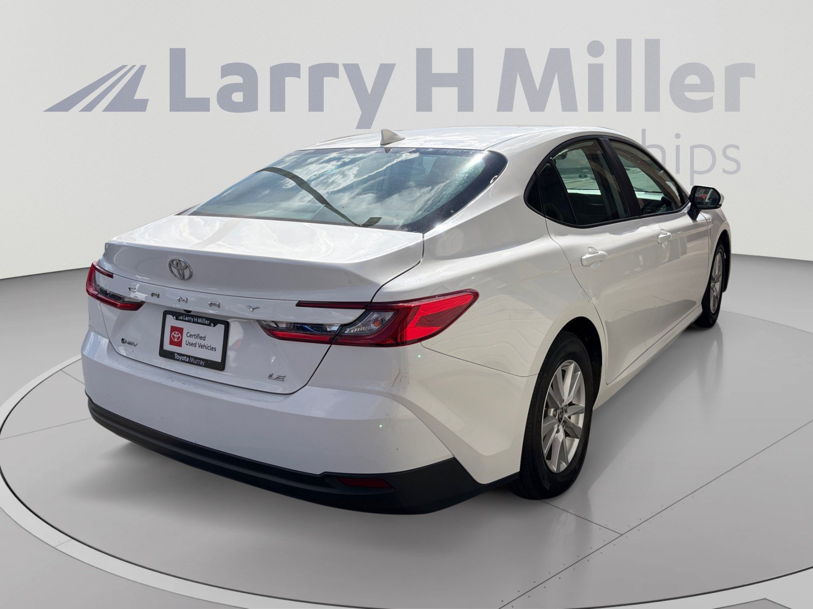Used 2025 Toyota Camry LE FWD image 5
