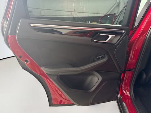 Used 2021 Porsche Macan image 24