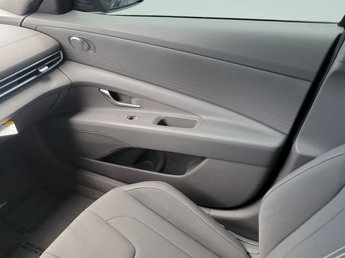 Used 2024 Hyundai Elantra Blue FWD image 13