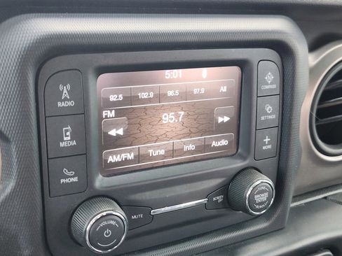 Used 2020 Jeep Wrangler Sport AWD/4WD image 30