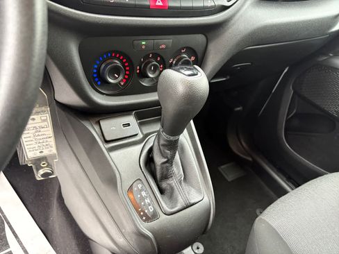 Used 2022 RAM ProMaster City Tradesman FWD image 13