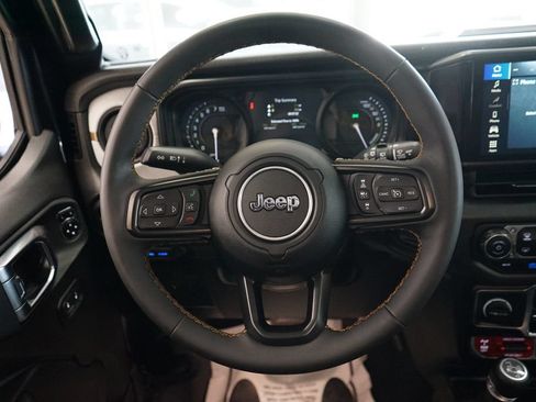 Used 2024 Jeep Wrangler Unlimited AWD/4WD image 30