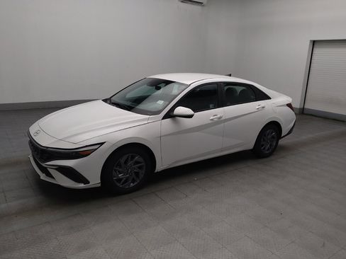 Used 2024 Hyundai Elantra SEL FWD image 2
