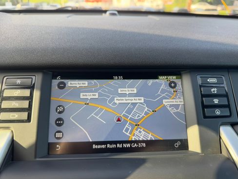Used 2018 Land Rover Discovery Sport HSE image 18