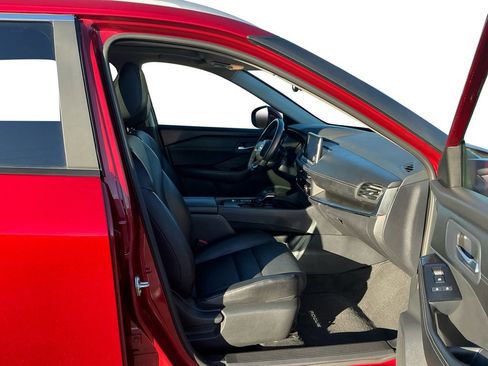 Used 2024 Nissan Rogue SV w/ SV Premium Package image 22