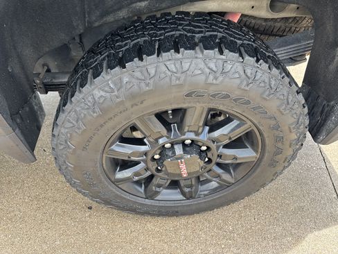Used 2025 GMC Sierra 2500 AT4 AWD/4WD image 8