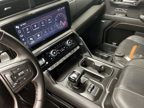 Used 2023 GMC Sierra 1500 AT4 w/ Technology Package AWD/4WD image 18