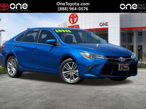 Used 2017 Toyota Camry SE FWD image 1