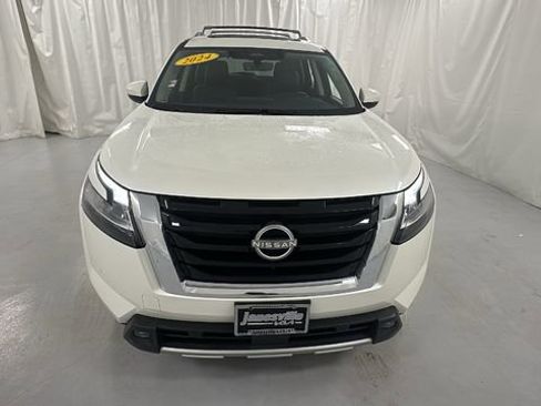 Used 2024 Nissan Pathfinder SL w/ SL Premium Package image 8