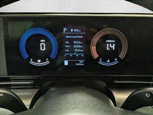 Used 2025 Hyundai Kona SEL image 11