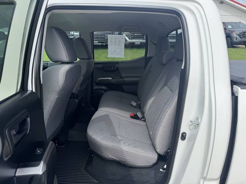 Used 2022 Toyota Tacoma SR5 AWD/4WD image 12
