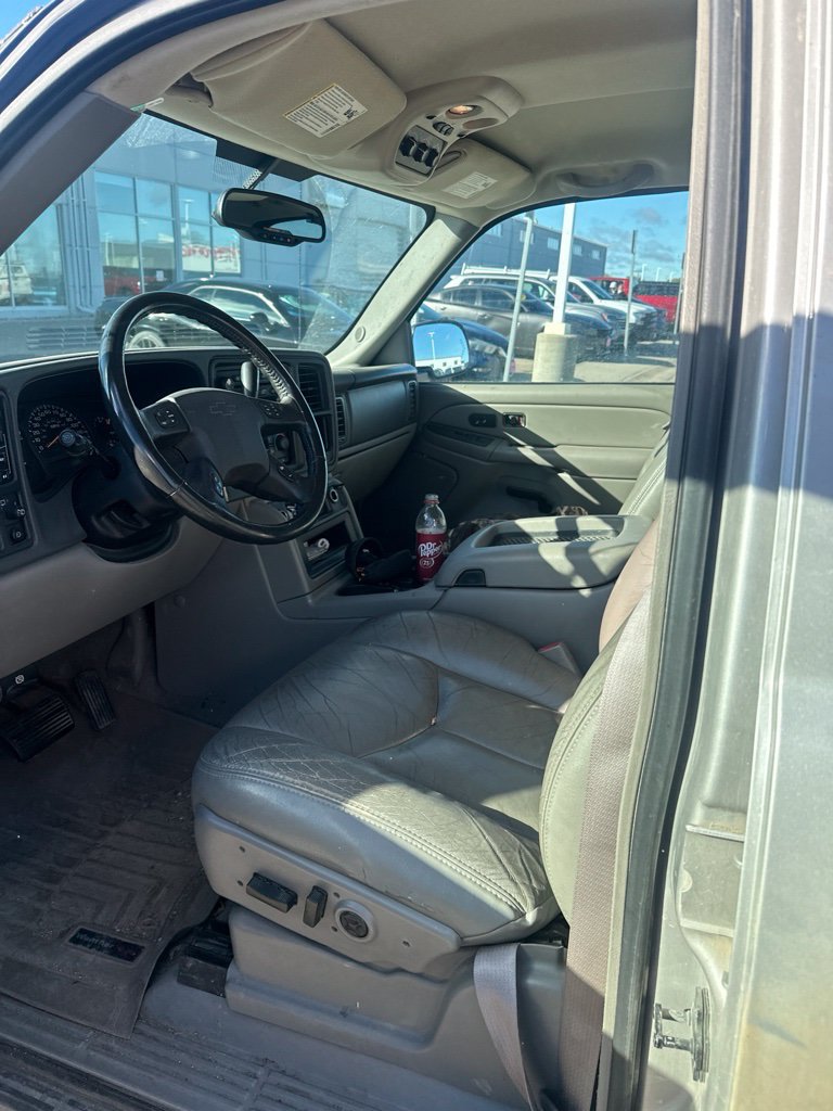 Used 2004 Chevrolet Tahoe LT w/ LT Preferred Equipment Group AWD/4WD image 9