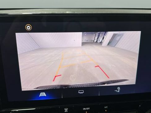 Used 2023 Chevrolet Colorado LT AWD/4WD image 15