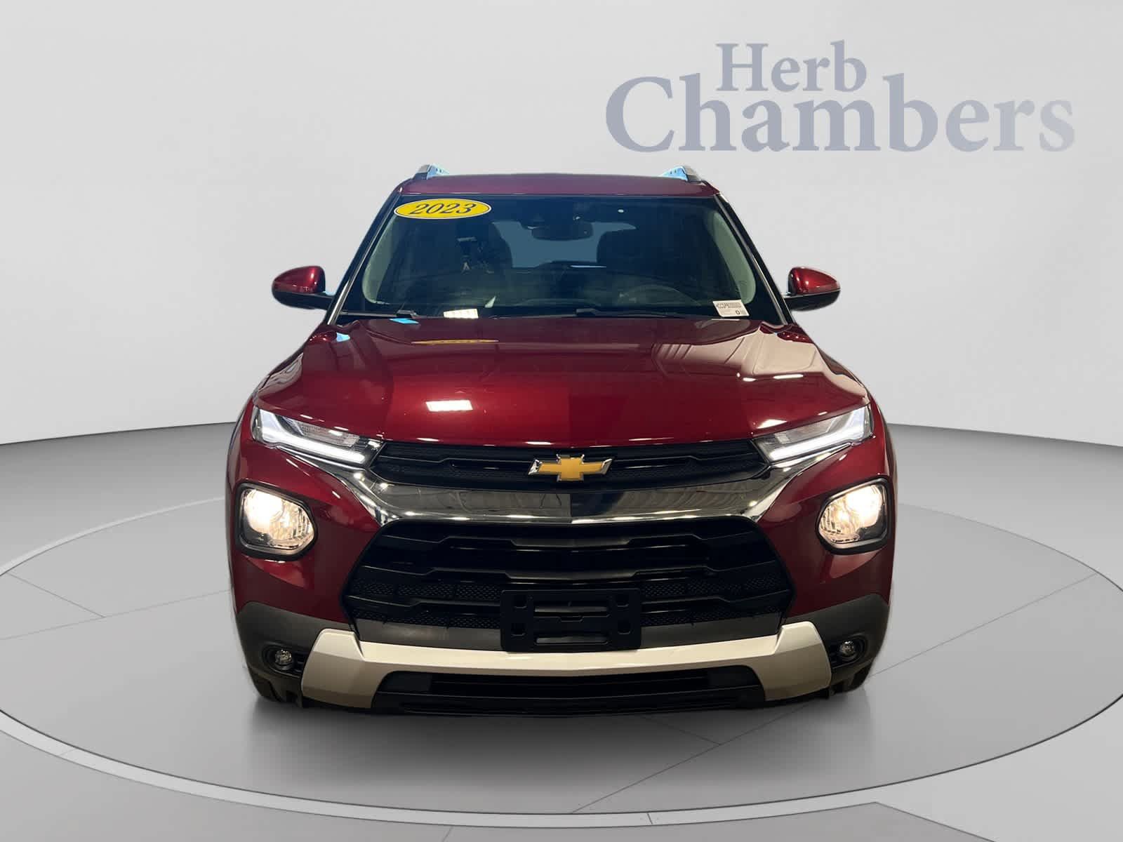 Used 2023 Chevrolet TrailBlazer LT w/ Convenience Package AWD/4WD image 2