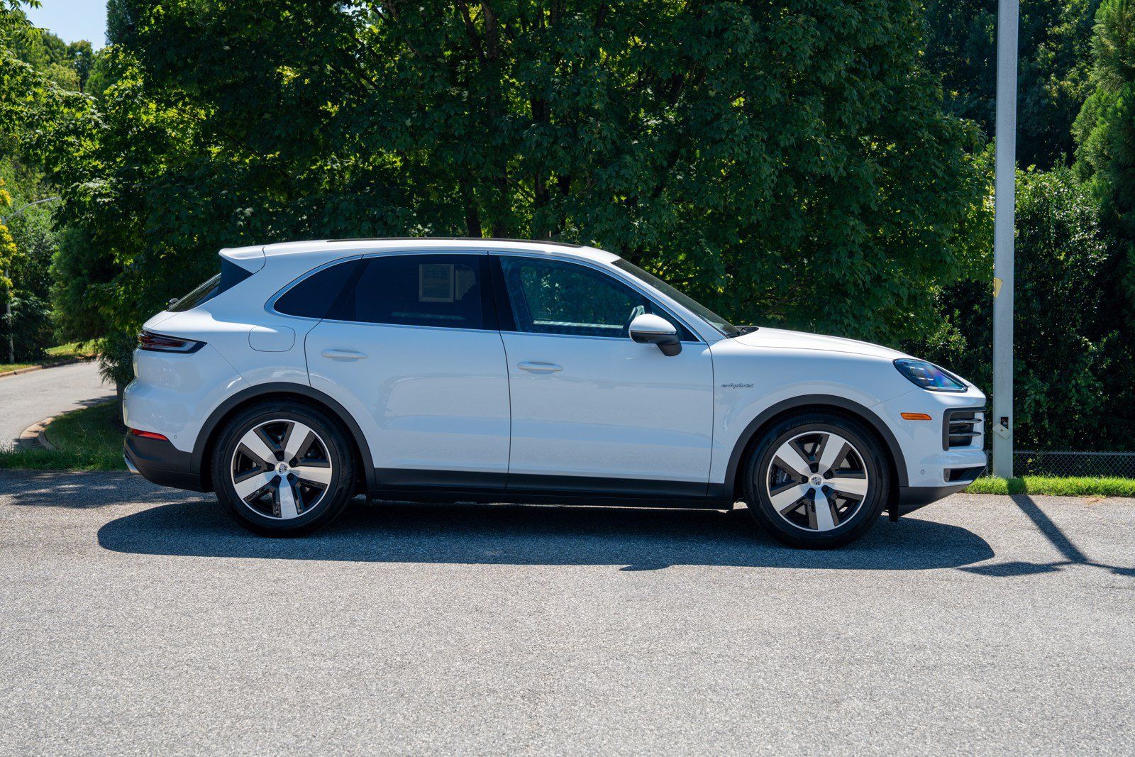 Certified 2026 Porsche Cayenne E-Hybrid AWD/4WD image 8